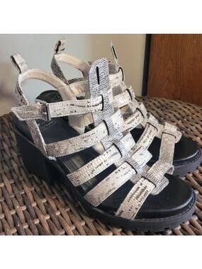 Dirty Laundry Snakeskin Gladiator Sandals Size 8 Chunky Block Heel Lug Sole